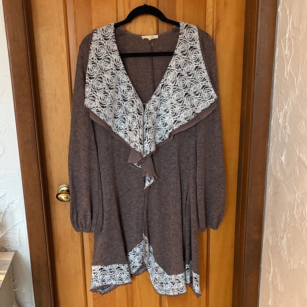 Ryu Gray and White Women's Cardigan